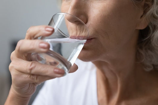 L’eau hydrogénée, un secret anti-âge naturel pour vos cellules !